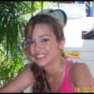 11AGkJ079230-01 - multe poze miley