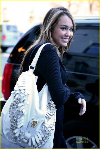 mileycyrusnycautographsaa5 - cele mai rare poze cu miley Cyrus