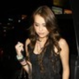 miley-cyrus-703704l-thumbnail_gallery - poze miley 13
