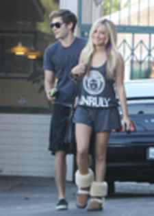 thumb_006 - ASHLEY TISDALE SI ZAC EFRON 3 NOIEMBRIE 2009