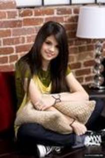 BJNMBFSWIUGGJCVUEYQ - Aici va arat cat de mult o iubesc pe Selena Gomez