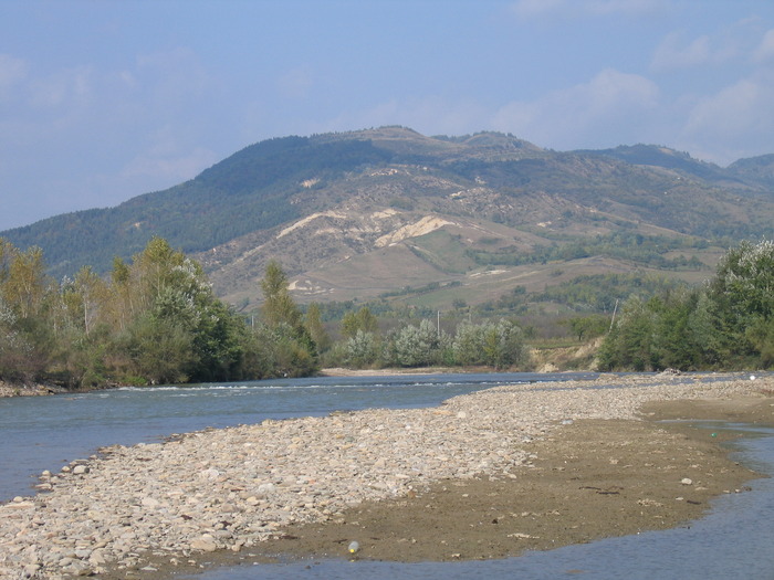 valea Buzaului la Cislau; raul Buzau
