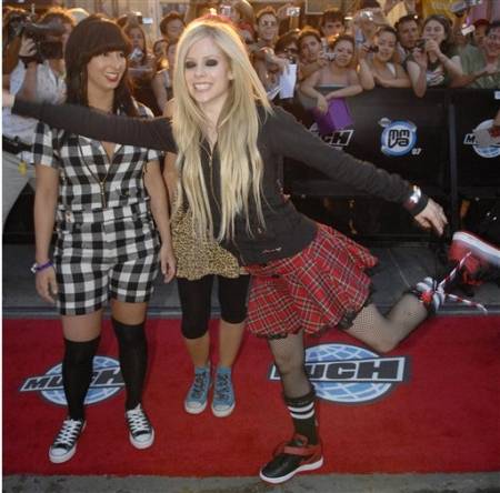 avril-lavigne-thief - AVRIL LAVIGNE