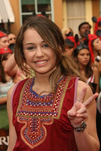 WVKSQBNBKTXSWLMSYIS - poze rare miley