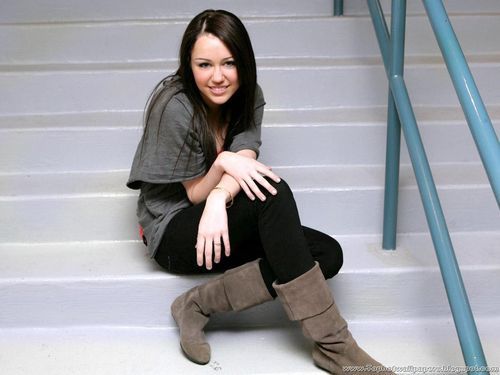 yaya-hannah-montana-7004919-500-375