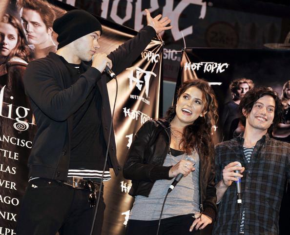 Nikki_Reed_1250879989_3