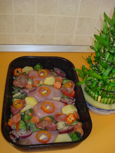 PIEPT DE PUI LA CUPTOR CU LEGUME SI FICAT DE PUI