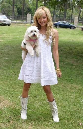 38159120 - ashley tisdale