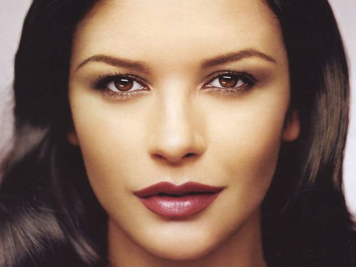 Catherine-Zeta-Jones-13