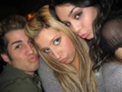 th_99 - ASHLEY TISDALE POZE RARE