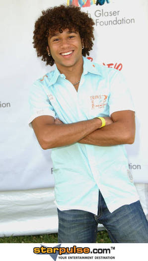 Corbin Bleu-ALO-003951 - poze corbin bleu