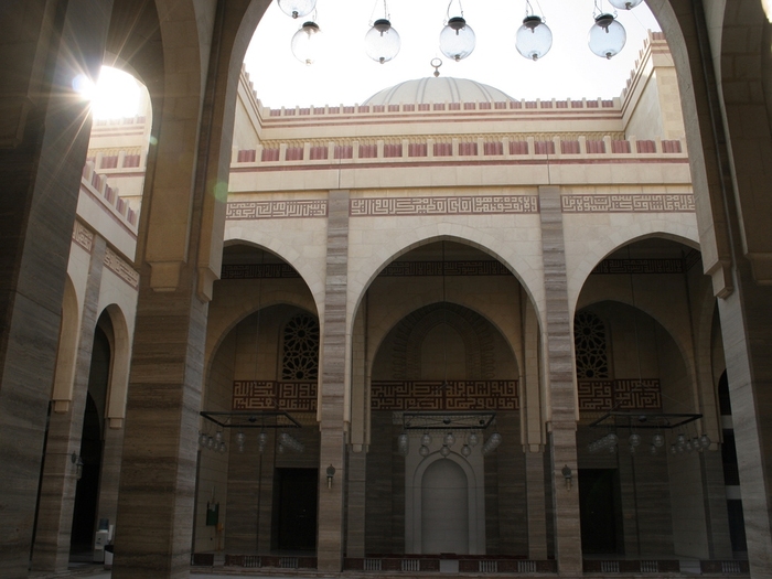 Al Fateh Mosque in Manama - Bahrain (courtyard)