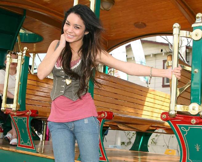 r2nju0 - Vanessa Hudgens