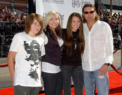 MILEY AND FAMILY - miley and family
