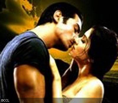 Arjun in Pyar Ishq Aur Mohabbat-2001 cu Kirtty Redy