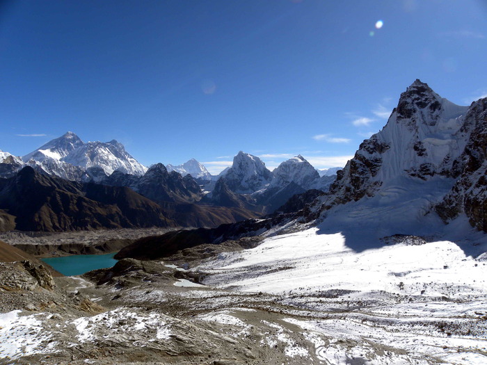 DSCN1906; lacul Gokyo,in fundal Everestul
