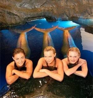 mermaids-in-pool-h2o-just-add-water-286x300 - A inceput sezonul 3 H2O Adauga Apa