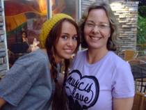 TANMERKOCBXTRQCEIPL - Miley cyrus 1