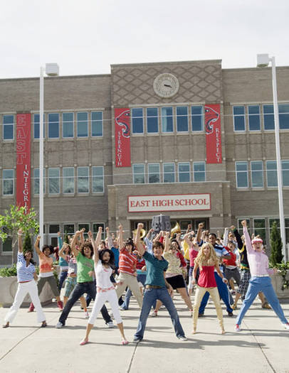 22880217 - high school musical 2