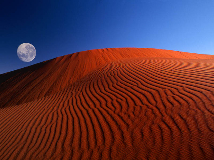 Red moon desert - Din Natura