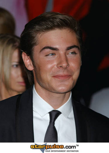 Zac%20Efron-GLA-004926 - ZAC EFRON