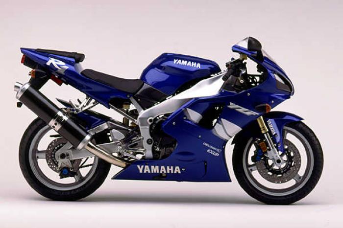 Yamaha YZF R1_2 - suzuki