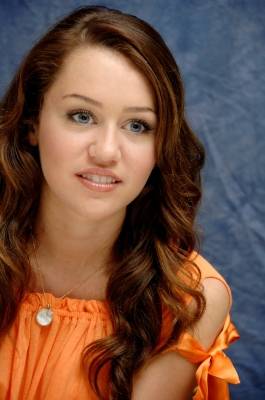 aaaaaaaaaaaaaaaaaaaaaa - aici sunt doar poze cu miley cyrus-hannah montana