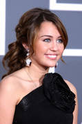 HRCFTDGEHARCTVYISUM - Miley in rochie neagra