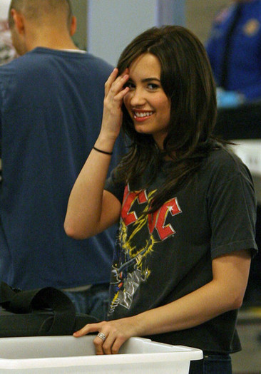 Demi+rocks+out+TpsgrQCt6ZKl - 0-Demi Lovato-0