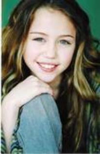 DNZHAWGHRUGBSIBRKCF - miley cand era mica