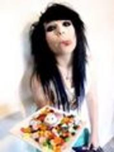 s_05eeb06aa3624b77a0028bc2720469aa - brokelle bones