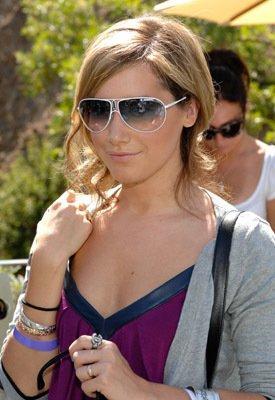 Copy of Ashley-Tisdale-1229341504 - Poze ciudate urate haioase etc