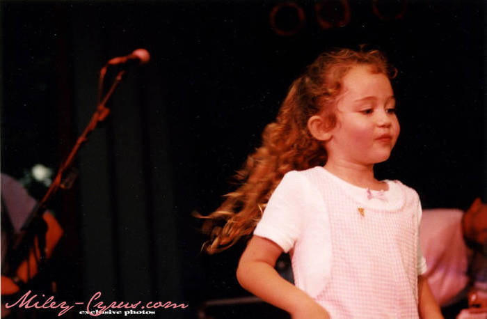 miley-cyrus_dot_com-babyandyounger-exclusivepics-026
