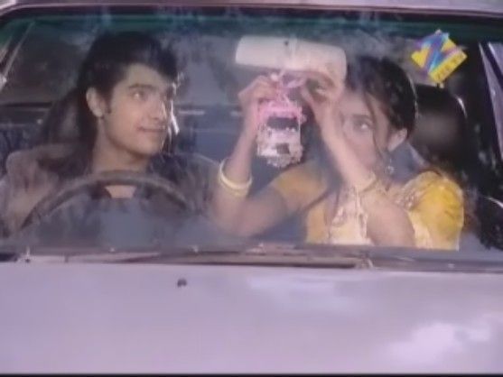 2000332433392831005_rs