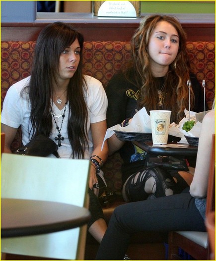 0 (453) - 00toate pozele mel cu miley cyrus00