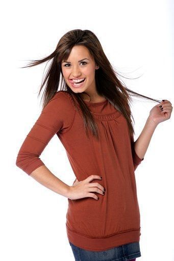 NQBZSZUAICAKMANRZJS - pictures demi lovato