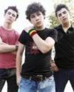 LSSAXBZOEIAOYPVUDNI - Jonas Brothers