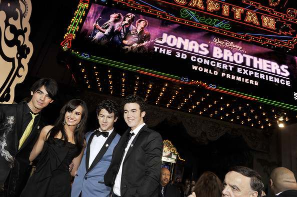 Walt+Disney+Pictures+Jonas+Brothers+3D+Concert+26d5RiNSJvKl - 0-Demi Lovato-0