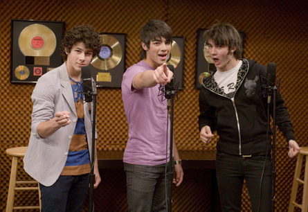 ARTSYUTMJNUOIFICSCK - Jonas Brothers Photoshotts