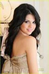 EFDTYMVHDZINOGGYSJR[1] - poze selena gomez