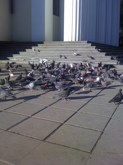 In fata Catedralei la Chisinau