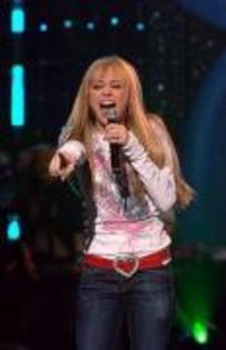 TZVNKKGGRXOOBVBKBSH - Hannah Montana LIVE IN LONDON
