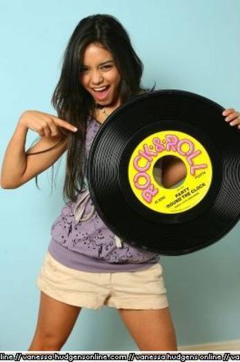 WLLGZHHULKUMVCRIWRI - Vanessa Hudgens Sedinta foto