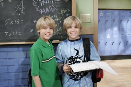 Dylan---Cole--the-sprouse-brothers-242401_400_267