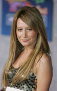 QSPNEDCLWRDVPRLQOXU - ASHLEY TISDALE LA PREMIEREA FILMULUI HANNAH MONTANA