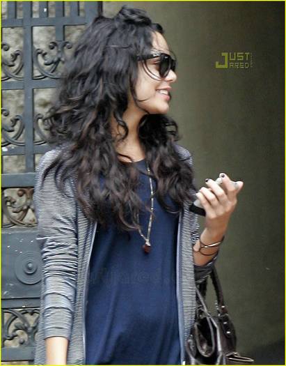 vanessa-hudgens-hollywood-home-02 - vanessa anne hudgens