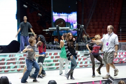normal_11 - Wonder World Tour Behind the Scenes and Rehearsals
