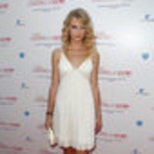 taylor-swift-501162l-thumbnail_gallery