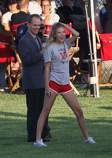 Taylor+Lautner+Flips+Taylor+Swift+3sXexu8DPhel