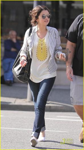 Selena_Gomez_1252597598_1 - album special selena gomez